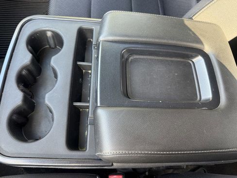 Used 2017 GMC Sierra 1500 SLE image 32