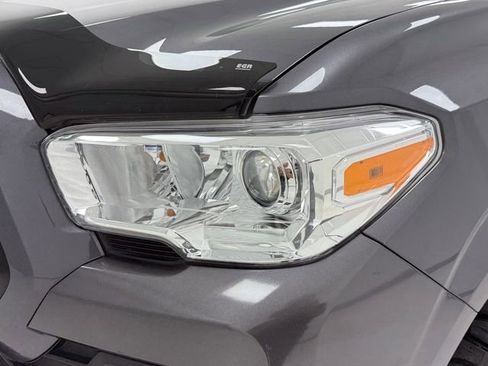 Used 2020 Toyota Tacoma SR w/ SR Convenience Package image 6