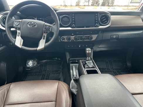 Used 2022 Toyota Tacoma Limited image 7
