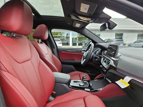 Used 2025 BMW X4 M40i w/ Premium Package image 11