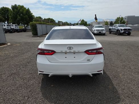 Used 2021 Toyota Camry SE w/ Cold Weather Package AWD/4WD image 4