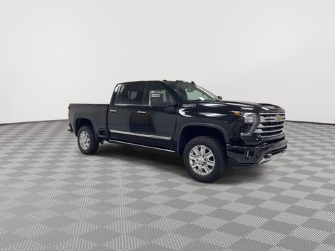 Used 2024 Chevrolet Silverado 3500 High Country w/ High Country Premium Package image 2