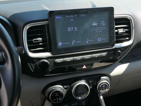 Used 2023 Hyundai Venue SEL FWD image 23