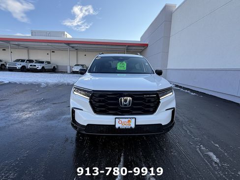 Used 2025 Honda Pilot Black Edition image 3