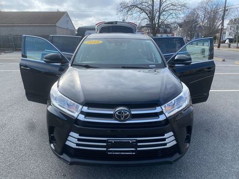 Used 2019 Toyota Highlander LE AWD/4WD image 30