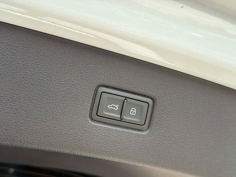 Used 2024 Audi Q7 3.0T Prestige image 28