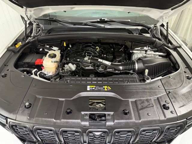 Used 2023 Jeep Grand Cherokee Limited w/ Luxury Tech Group II AWD/4WD image 29
