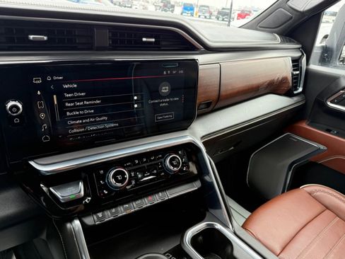 Used 2024 GMC Sierra 3500 Denali Ultimate image 34