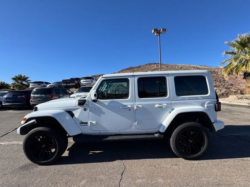 Used 2021 Jeep Wrangler Unlimited Sahara image 2