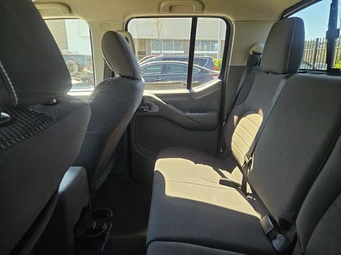 Used 2018 Nissan Frontier SV image 9