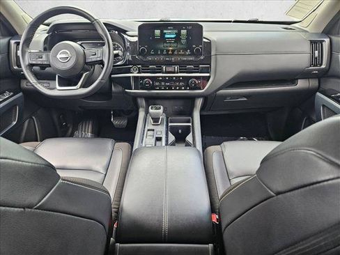 Used 2024 Nissan Pathfinder SL w/ SL Premium Package FWD image 17