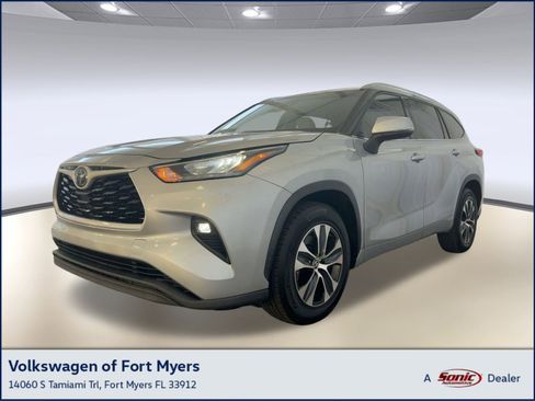 Used 2020 Toyota Highlander XLE image 1