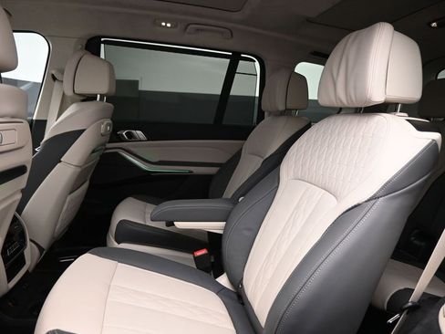 Used 2025 BMW X7 M60i w/ Executive Package image 14