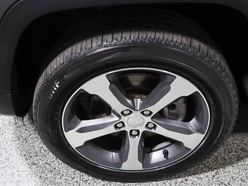 Used 2023 Jeep Grand Cherokee L Limited w/ Luxury Tech Group II image 11