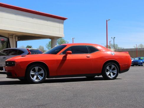 Used 2019 Dodge Challenger SXT RWD image 6