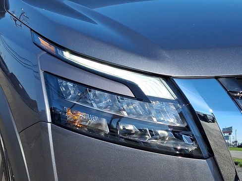 Certified 2025 Nissan Pathfinder SV FWD image 10