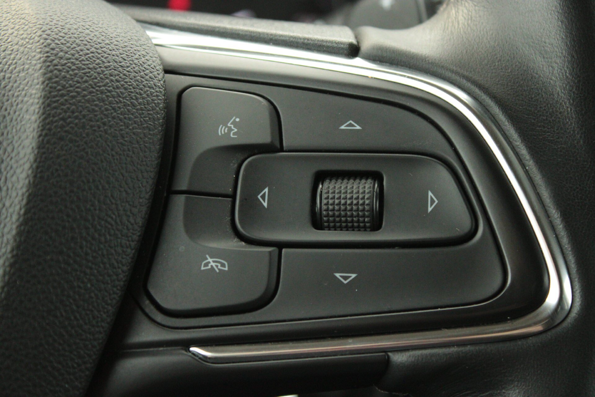 Used 2022 Buick Envision Avenir w/ Technology Package II FWD image 37