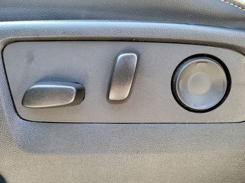 Used 2024 GMC Yukon XL SLT image 24