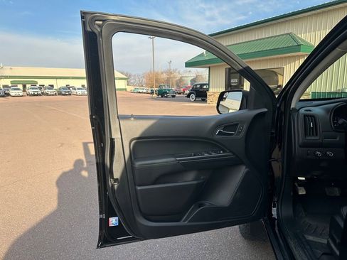 Used 2022 GMC Canyon AT4 w/ Trailering Package image 11