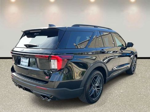 Used 2025 Ford Explorer ST AWD/4WD image 5
