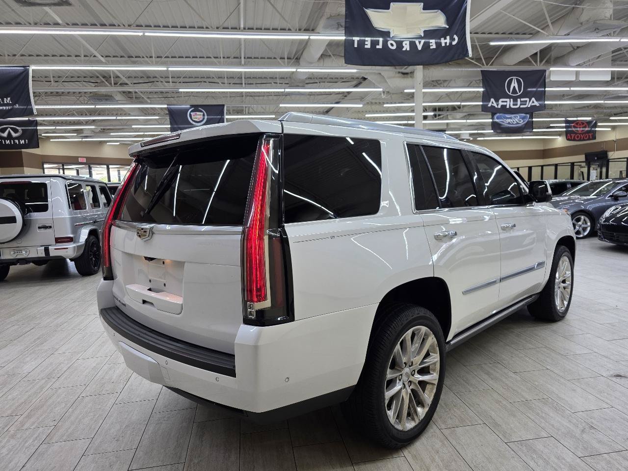 Used 2019 Cadillac Escalade Premium Luxury AWD/4WD image 6
