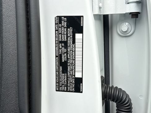 Used 2025 Volvo XC40 B5 Core image 12