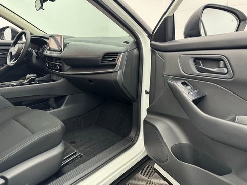 Used 2024 Nissan Rogue S image 28