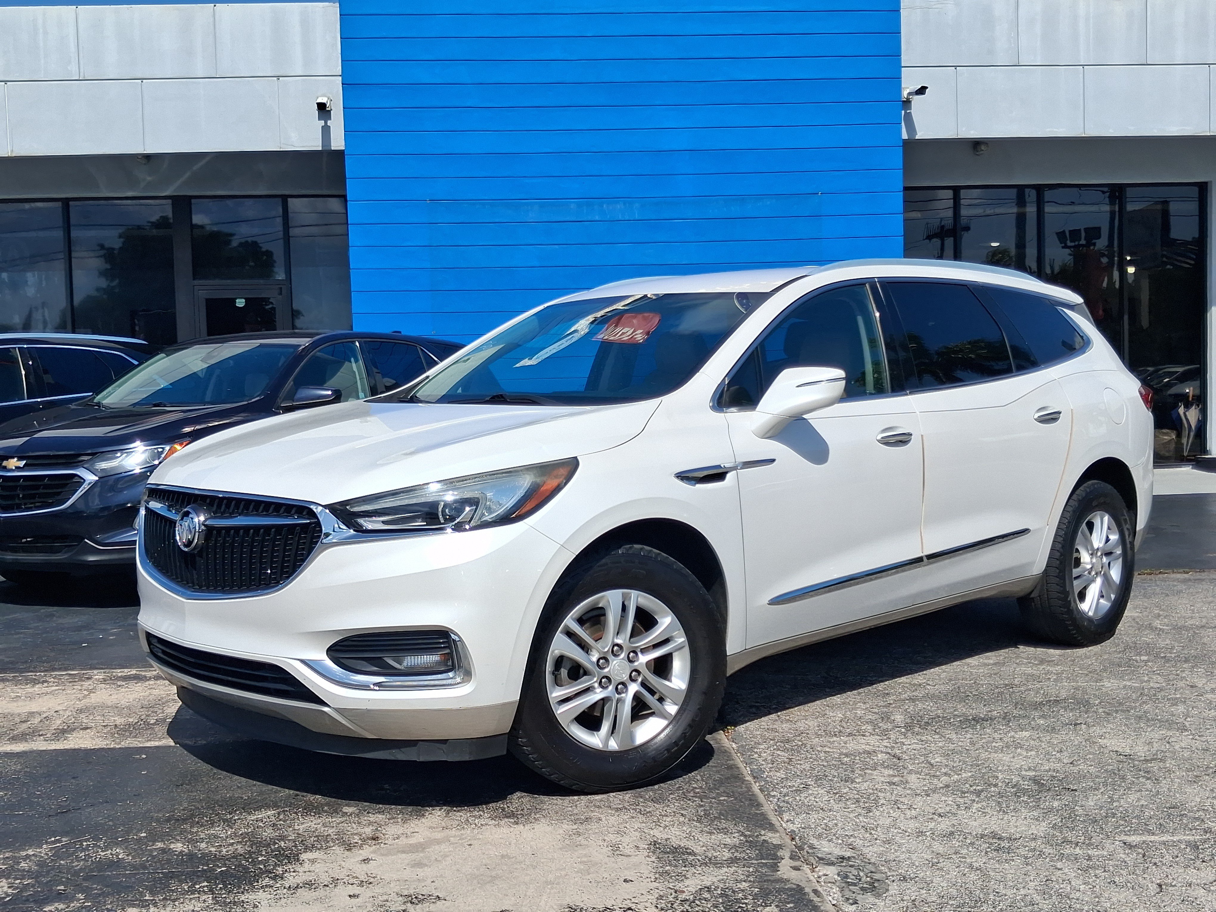 Used 2018 Buick Enclave Essence FWD image 2