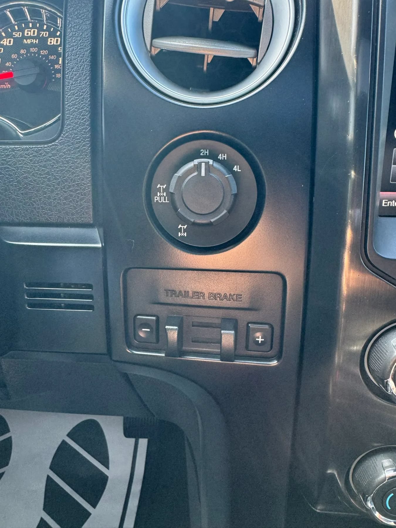Used 2014 Ford F150 FX4 w/ Equipment Group 402A Luxury AWD/4WD image 47