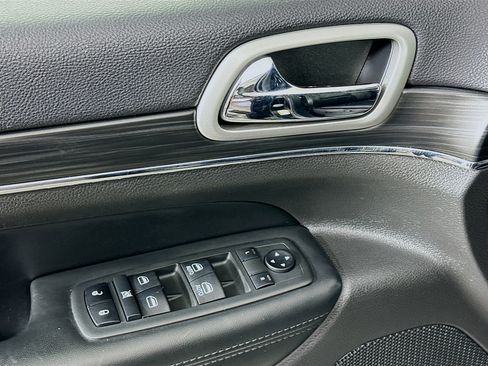 Used 2019 Jeep Grand Cherokee Limited image 15