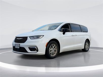 Used 2024 Chrysler Pacifica Touring-L