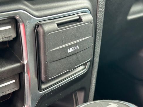 Used 2022 Jeep Wrangler Unlimited Sahara image 37