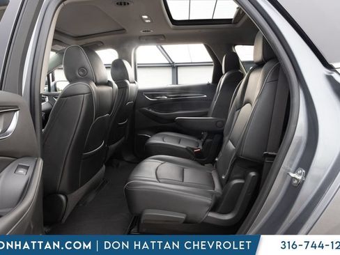 Used 2021 Buick Enclave Avenir w/ Avenir Technology Package AWD/4WD image 18