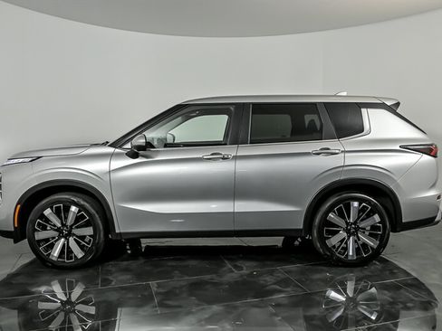 Used 2025 Mitsubishi Outlander AWD image 6