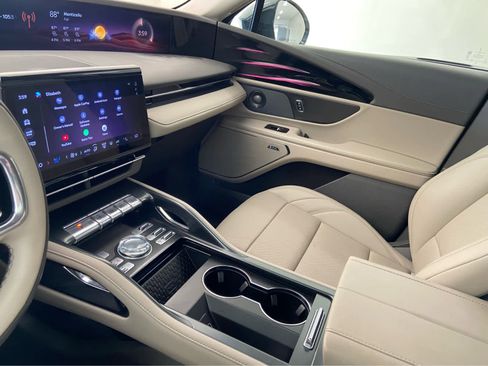 Used 2024 Lincoln Nautilus Premier w/ Equipment Group 102A image 40