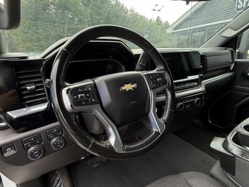 Used 2024 Chevrolet Silverado 2500 LT AWD/4WD image 17