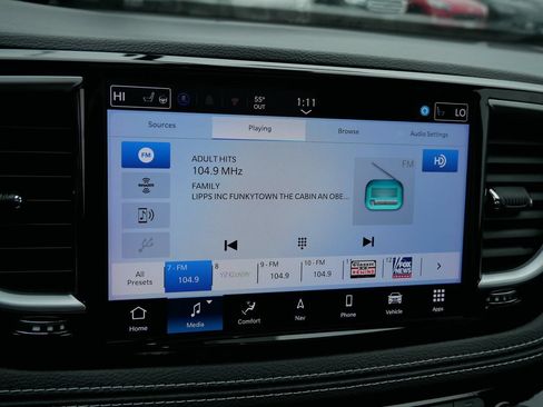 Used 2025 Chrysler Pacifica Limited FWD image 22