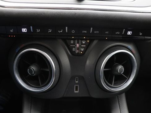 Used 2019 Chevrolet Blazer LT image 23