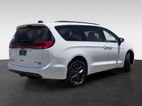 New 2027 Chrysler Pacifica Limited w/ Family Tech Group AWD/4WD image 5