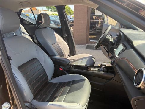 Used 2022 Nissan Kicks SR w/ Premium Package FWD image 15