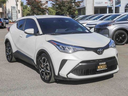 Used 2021 Toyota C-HR XLE FWD image 3