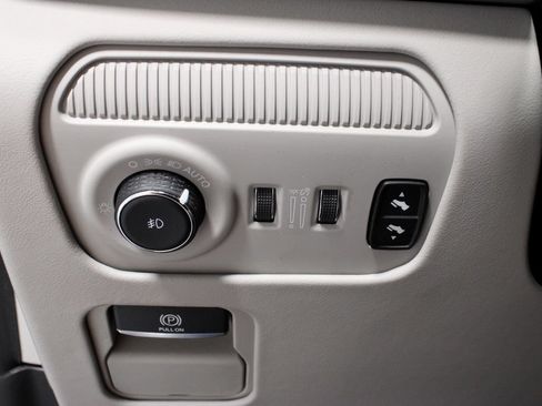 Used 2023 Jeep Grand Wagoneer Series II AWD/4WD image 29