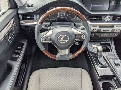 Used 2017 Lexus ES 350 w/ Premium Package FWD image 14