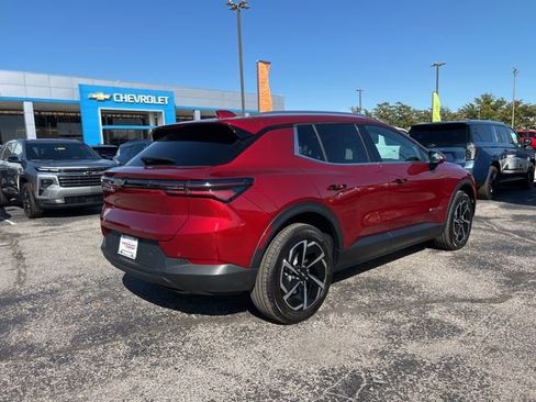 New 2026 Chevrolet Equinox EV LT image 3