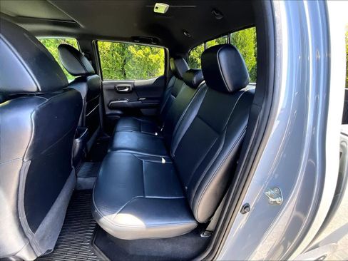 Used 2019 Toyota Tacoma TRD Sport w/ TRD Premium Sport Package AWD/4WD image 15