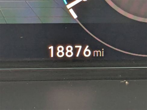 Used 2025 Volkswagen Atlas SE image 16