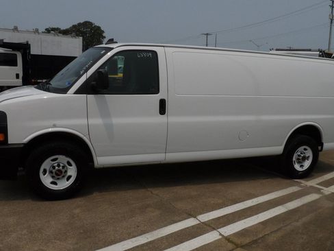 Used 2020 GMC Savana 2500 Extended w/ Driver Convenience Package RWD image 4