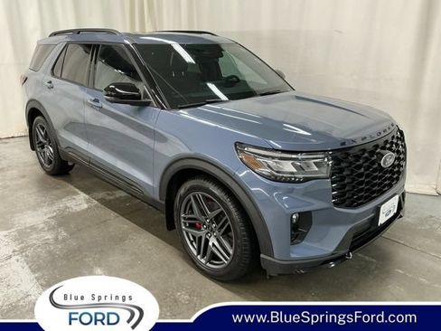 Used 2025 Ford Explorer ST AWD/4WD image 1