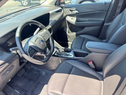 Used 2025 Buick Encore GX Sport Touring FWD image 9