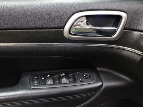 Used 2018 Jeep Grand Cherokee Limited image 19